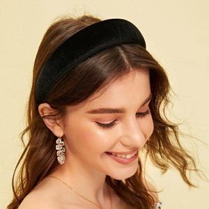 NEW! Velvet padded headband NEW black